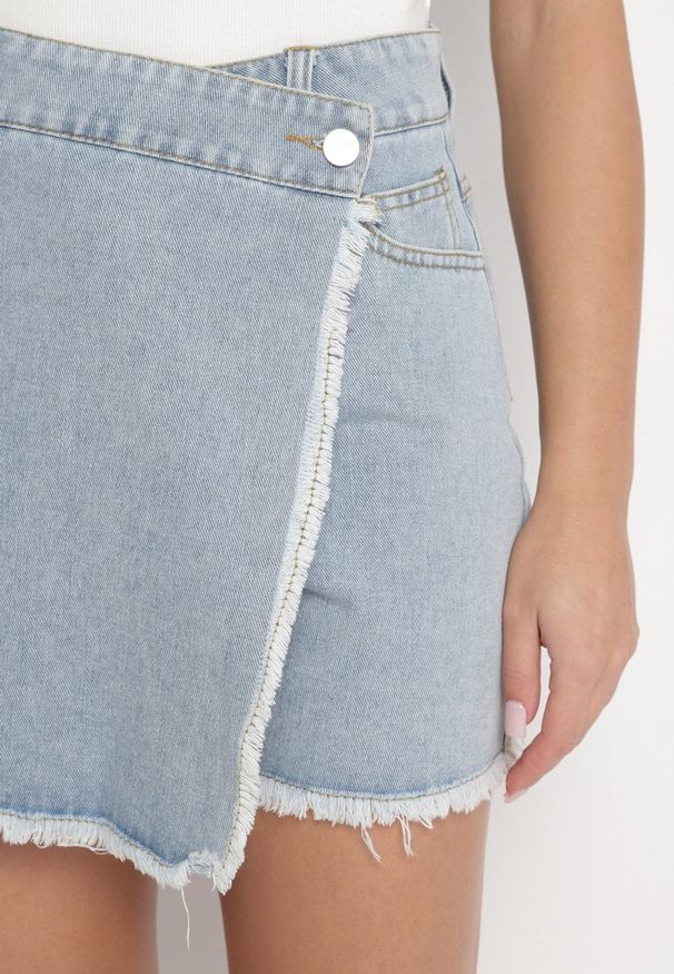 Born2be - Jasnoniebieskie Jeansowe Spódnico-Spodenki Jeansowe z Bawełny z Wysokim Stanem Neliatha. Okazja: na co dzień. Stan: podwyższony. Kolor: niebieski. Materiał: jeans, bawełna. Długość: krótkie. Styl: elegancki, casual, wizytowy