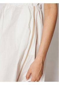 Imperial Spódnica trapezowa GGJ4BBD Biały Regular Fit. Kolor: biały. Materiał: bawełna