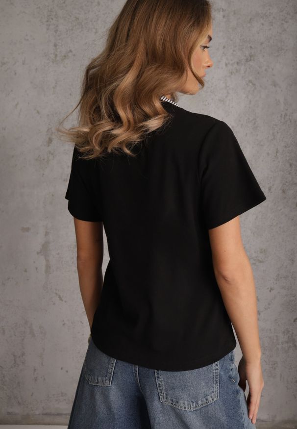 Renee - Czarny Bawełniany T-shirt Hillswor Ozdobiony Apaszką. Kolor: czarny. Materiał: bawełna. Wzór: aplikacja. Styl: elegancki