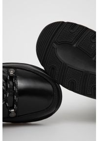 Calvin Klein Śniegowce damskie kolor czarny. Nosek buta: okrągły. Zapięcie: sznurówki. Kolor: czarny. Materiał: guma #4