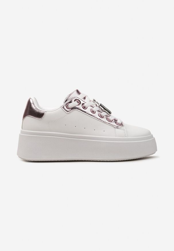 Renee - Biało-Różowe Sneakersy z Metaliczną Zawieszką na Sznurówkach Ozdobioną Cyrkoniami Edosa. Okazja: na spacer. Kolor: biały. Wzór: aplikacja. Sport: turystyka piesza
