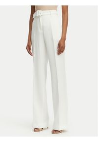 Guess Spodnie materiałowe W6GB05 W1765 Biały Regular Fit. Kolor: biały. Materiał: syntetyk #1