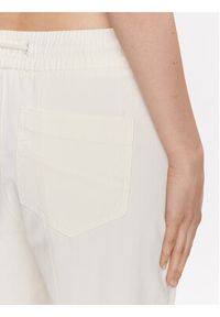 Marc Aurel Spodnie materiałowe 1651 2303 93180 Biały Regular Fit. Kolor: biały. Materiał: bawełna, wiskoza