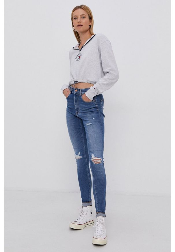 Tommy Jeans - Bluza bawełniana. Okazja: na co dzień. Typ kołnierza: kaptur. Kolor: szary. Materiał: bawełna. Długość rękawa: długi rękaw. Długość: długie. Styl: casual