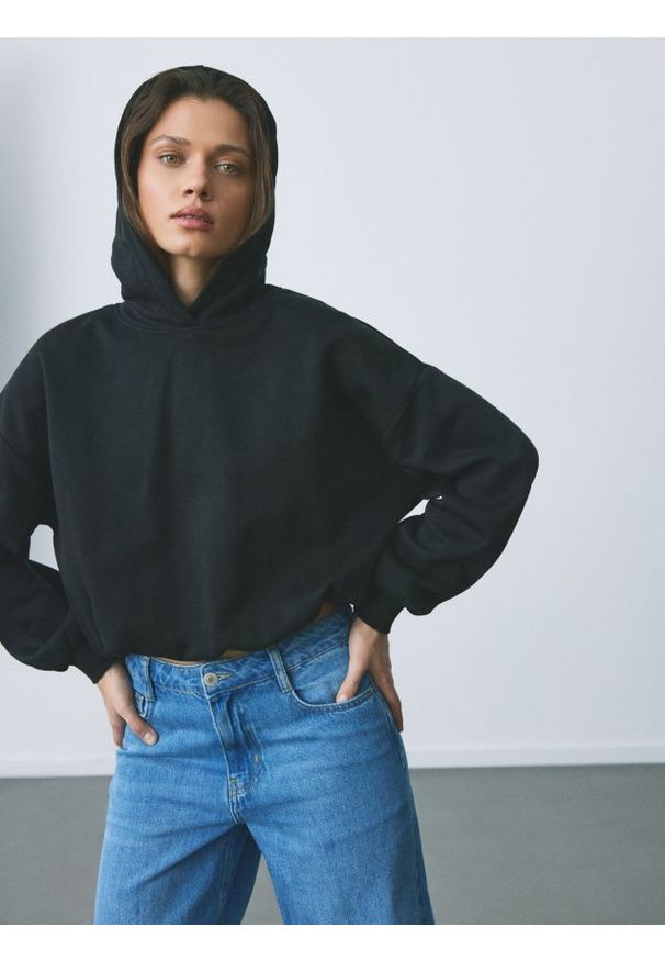 Reserved - Krótka bluza z bawełną - czarny. Kolor: czarny. Materiał: bawełna. Długość: krótkie