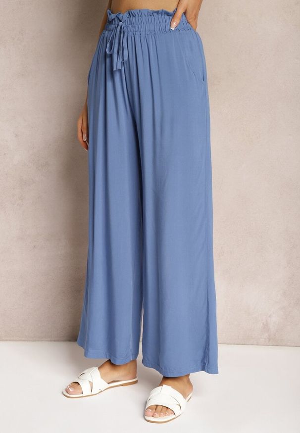Renee - Niebieskie Spodnie Palazzo High Waist z Bawełny Wykończone Gumką w Talii Nellsea. Okazja: na co dzień. Stan: podwyższony. Kolor: niebieski. Materiał: bawełna. Styl: casual, elegancki