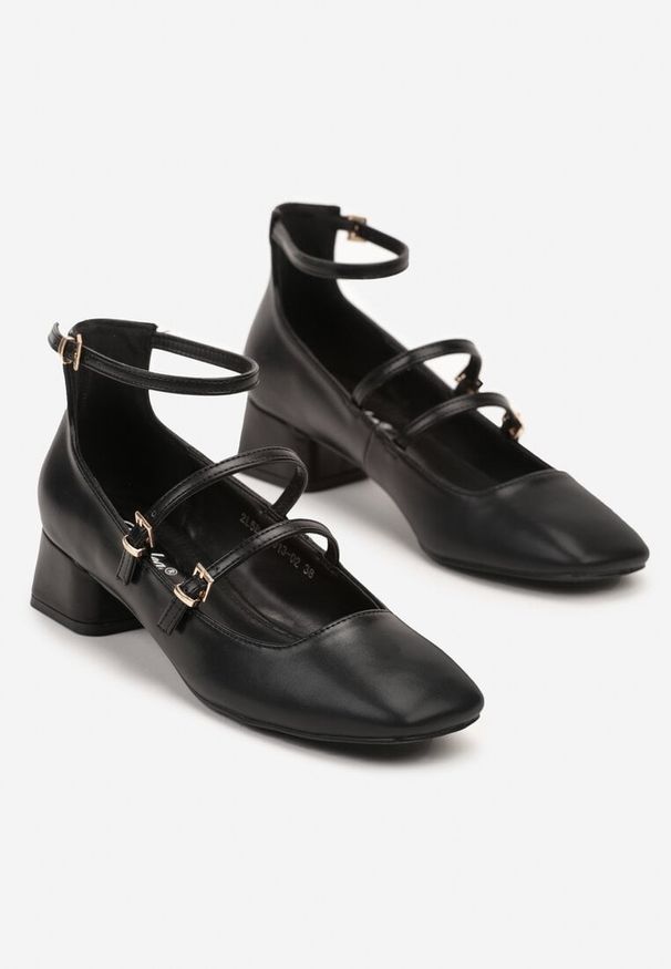 Born2be - Czarne Czółenka z Kwadratowym Noskiem i Ozdobnymi Paskami Elnena. Okazja: na co dzień. Zapięcie: pasek. Kolor: czarny. Wzór: paski. Obcas: na obcasie. Styl: elegancki, casual, klasyczny. Wysokość obcasa: średni