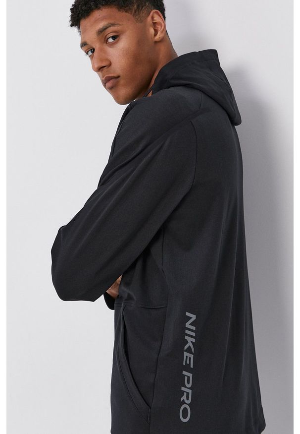 Nike - Bluza. Kolor: czarny. Materiał: tkanina, włókno, skóra