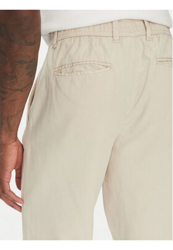 Lindbergh Spodnie materiałowe 30-008031 Beżowy Relaxed Fit. Kolor: beżowy. Materiał: wiskoza, bawełna