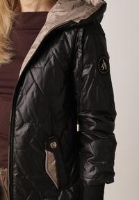 Born2be - Czarna Pikowana Kurtka Przejściowa z Kapturem i Bocznymi Suwakami Mado. Okazja: na co dzień. Typ kołnierza: kaptur. Kolor: czarny. Materiał: poliester, jeans. Styl: casual, klasyczny #6