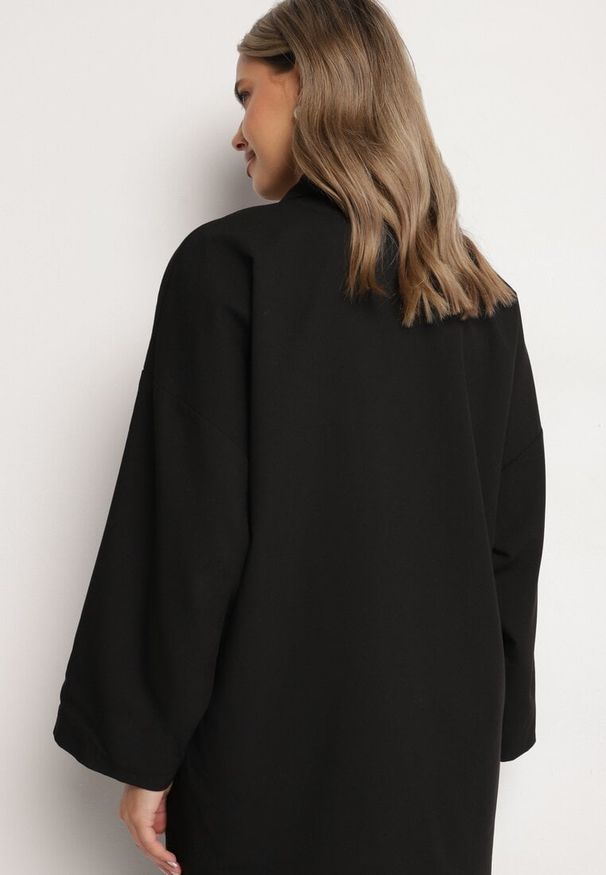 Born2be - Czarna Marynarka Oversize Dwurzędowa z Imitacją Kieszeni Tinnielle. Okazja: na co dzień. Kolor: czarny. Materiał: jeans. Styl: wizytowy, casual