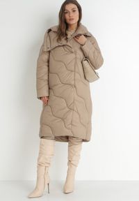 Born2be - Ciemnobeżowa Kurtka Pikowana Płaszcz Heosie. Kolor: beżowy. Sezon: zima, jesień #1