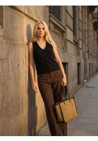 Sinsay - Kamizelka z dekoltem V na guziki - czarny. Kolor: czarny #1