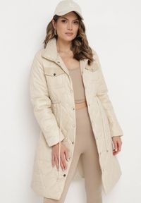 Born2be - Beżowa Kurtka za Kolano z Kołnierzem Pikowana Chloime. Kolor: beżowy. Materiał: materiał #1
