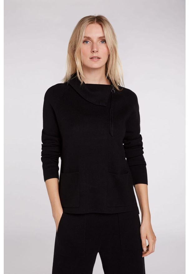 Sweter z zapięciem przy szyi Oui. Kolor: czarny. Materiał: akryl, bawełna