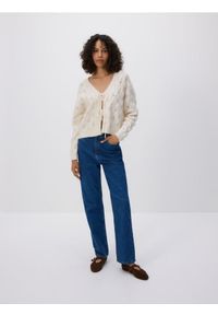 Reserved - Kardigan z wiązaniem - kremowy. Kolor: kremowy. Materiał: dzianina, wełna #1