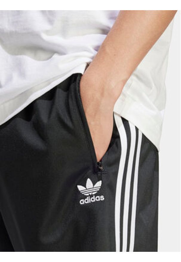 Adidas - adidas Szorty sportowe adicolor Firebird IU2368 Czarny Regular Fit. Kolor: czarny. Materiał: syntetyk. Styl: sportowy