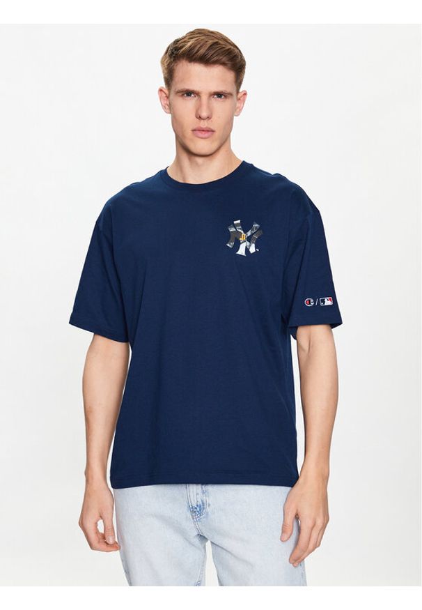 Champion T-Shirt 218923 Granatowy Relaxed Fit. Kolor: niebieski. Materiał: bawełna