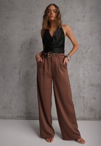 Renee - Brązowe Spodnie Szerokie z Dodatkiem Bawełny High Waist z Metaliczną Klamrą Azaerixis. Okazja: na co dzień. Stan: podwyższony. Kolor: brązowy. Materiał: bawełna. Styl: casual #1