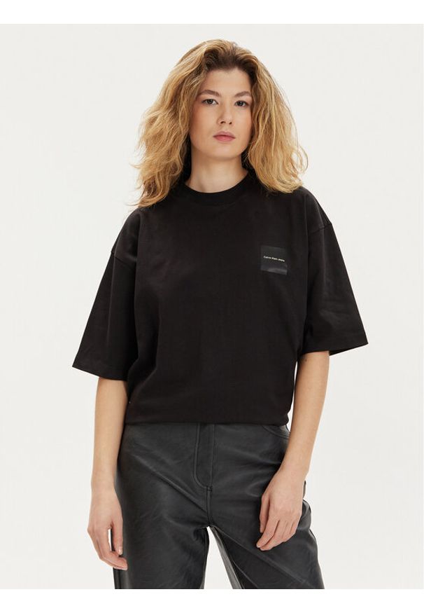 Calvin Klein Jeans T-Shirt Warp Logo J20J223166 Czarny Boyfriend Fit. Kolor: czarny. Materiał: bawełna