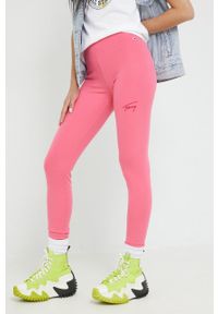 Tommy Jeans legginsy damskie kolor różowy z aplikacją. Kolor: różowy. Materiał: poliester, dzianina. Wzór: aplikacja