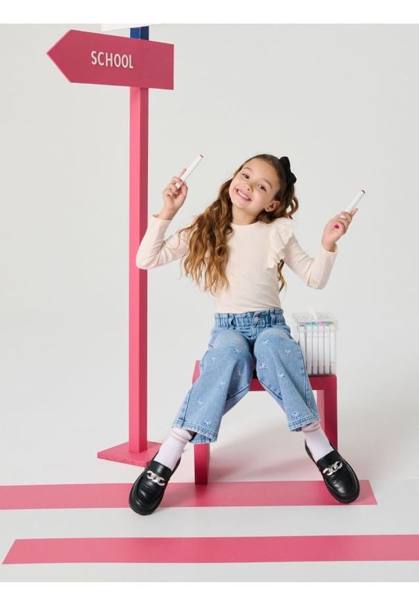 Sinsay - Koszulka z długimi rękawami z falbanami - kremowy. Kolor: kremowy. Długość rękawa: długi rękaw. Długość: długie