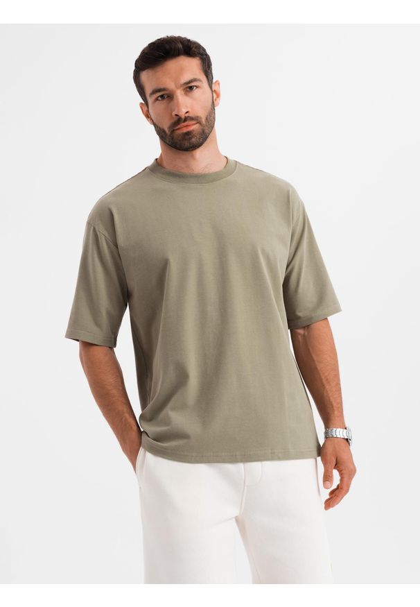 Ombre Clothing - Męski t-shirt bawełniany LOOSE FIT z okrągłym dekoltem – khaki V8. Okazja: na co dzień. Kolor: brązowy. Materiał: bawełna. Styl: casual