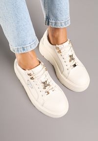 Renee - Beżowe Skórzane Sneakersy na Platformie Ozdobione Aplikacją Doliresa. Okazja: na co dzień. Kolor: beżowy. Materiał: skóra. Wzór: aplikacja. Obcas: na platformie #3