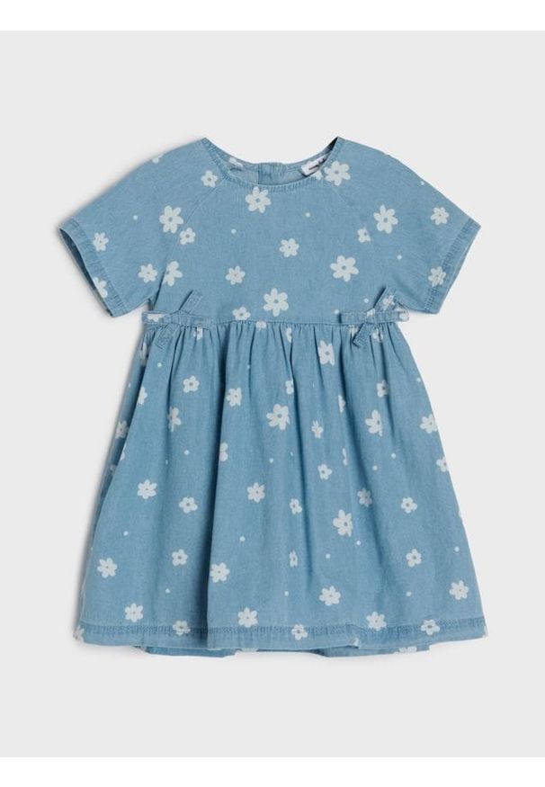 Sinsay - Sukienka jeansowa ze wzorem w kwiatki - niebieski. Kolor: niebieski. Materiał: jeans. Wzór: kwiaty