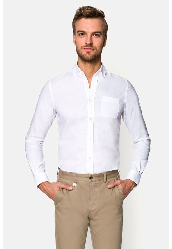 Lancerto - Koszula Biała Astrid 2. Typ kołnierza: button down. Kolor: biały. Materiał: włókno, len, bawełna, tkanina. Długość: krótkie. Wzór: gładki. Sezon: lato. Styl: sportowy