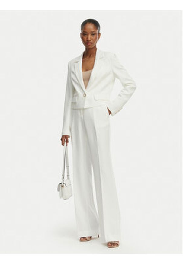 Guess Spodnie materiałowe W6GB05 W1765 Biały Regular Fit. Kolor: biały. Materiał: syntetyk