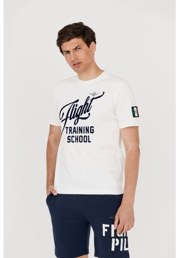 Aeronautica Militare - AERONAUTICA MILITARE Biały t-shirt męski. Kolor: biały. Długość rękawa: krótki rękaw. Długość: krótkie