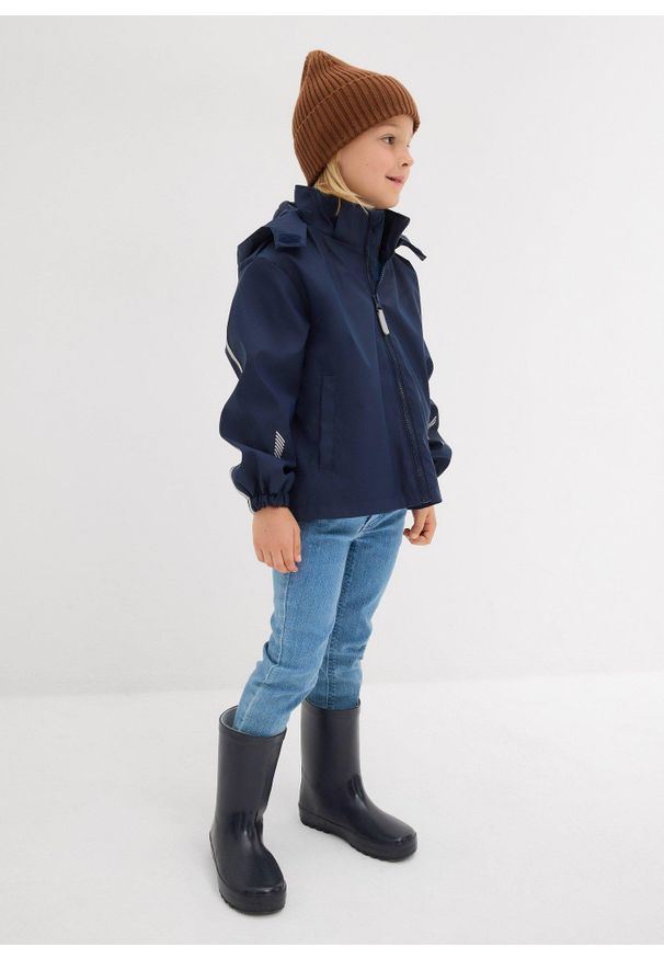 bonprix - Ocieplana kurtka przeciwdeszczowa z odpinanym kapturem i odblaskowymi elementami. Kolor: niebieski. Materiał: polar