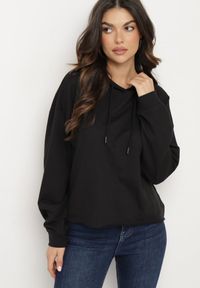 Born2be - Czarna Bluza Antele. Typ kołnierza: kaptur. Kolor: czarny. Materiał: jeans. Długość rękawa: długi rękaw. Długość: długie. Wzór: jednolity
