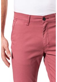 Wrangler - WRANGLER SPODNIE MĘSKIE CHINO BRICK RED W16LHE68G. Materiał: materiał #9