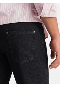 Ombre Clothing - Klasyczne męskie spodnie jeansowe REGULAR FIT – czarne V2. Okazja: na co dzień. Kolor: czarny. Materiał: jeans. Wzór: aplikacja. Sezon: lato. Styl: klasyczny #4