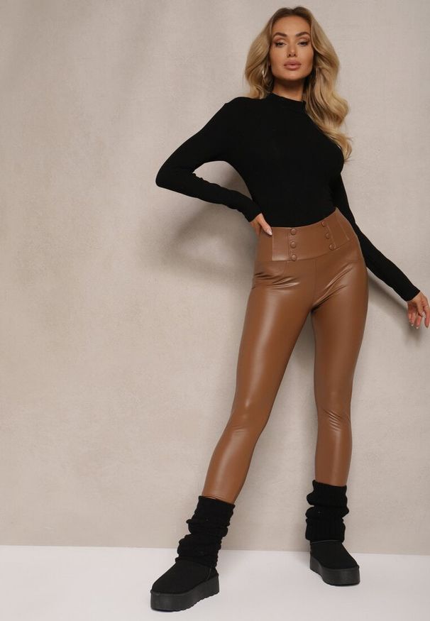 Renee - Brązowe Legginsy Push-Up z Ekoskóry Ocieplone Polarkiem Alabella. Okazja: na co dzień. Kolor: brązowy. Materiał: polar. Styl: casual, elegancki