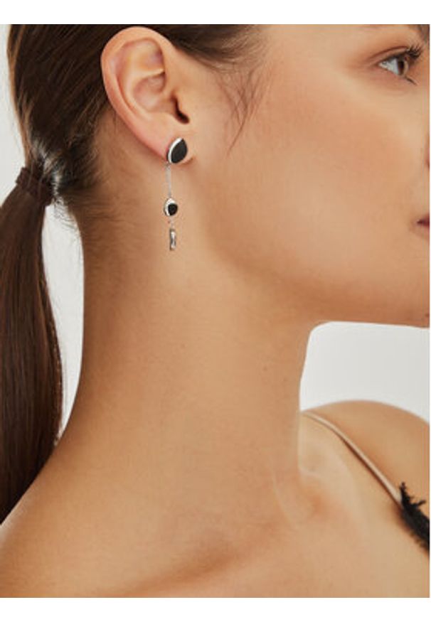 Calvin Klein Kolczyki 35000211 Srebrny. Materiał: metalowe. Kolor: srebrny