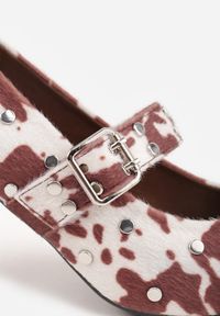 Renee - Brązowe Czółenka Vices w Krowie Łaty na Szpilce z Wkładką ze Skóry Naturalnej Ozdobione Nitami Rileinea Viralowe. Okazja: na co dzień. Zapięcie: sprzączka. Kolor: brązowy. Materiał: skóra. Wzór: aplikacja. Obcas: na szpilce. Styl: casual, elegancki, klasyczny #4