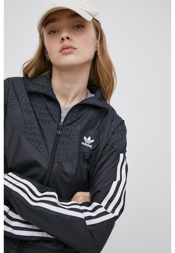 adidas Originals - Kurtka. Okazja: na co dzień. Kolor: czarny. Materiał: materiał. Styl: casual