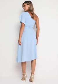 Born2be - Jasnoniebieska Koktajlowa Sukienka Asymetryczna na Jedno Ramię z Falbankami Vimilora. Typ kołnierza: kołnierz z falbankami. Kolor: niebieski. Materiał: materiał. Typ sukienki: asymetryczne. Styl: wizytowy #5