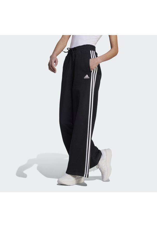 Adidas - Spodnie Essentials 3-Stripes French Terry Wide. Kolor: biały, wielokolorowy, czarny