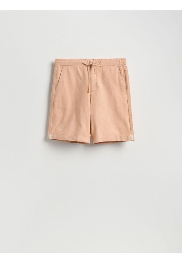 Reserved - Szorty regular z dodatkiem lnu - jasnopomarańczowy. Kolor: pomarańczowy. Materiał: len