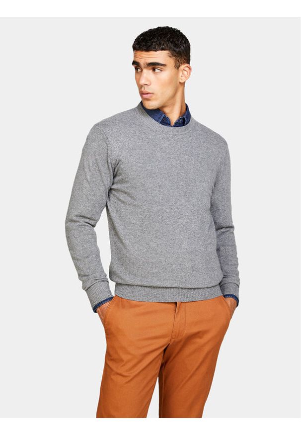 Sisley Sweter 102HS1B17 Szary Slim Fit. Kolor: szary. Materiał: syntetyk