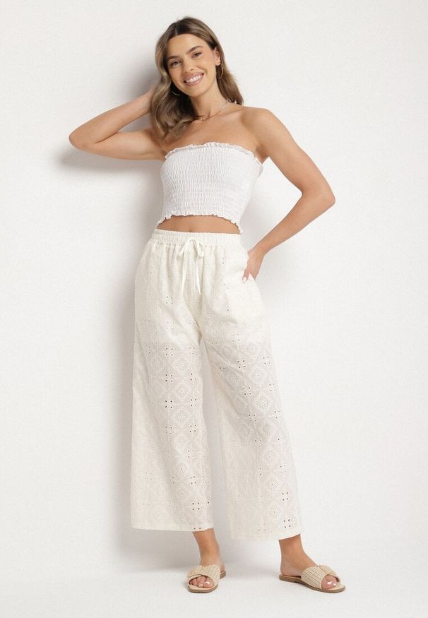 Born2be - Jasnobeżowe Bawełniane Spodnie z Haftowanej Tkaniny z Gumką w Talii Mevaleia. Okazja: na co dzień. Kolor: beżowy. Materiał: tkanina, bawełna. Wzór: haft. Styl: casual, klasyczny