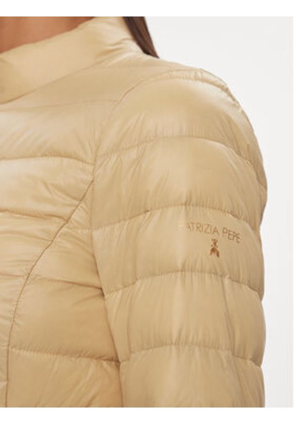 Patrizia Pepe Kurtka puchowa CO0178/A503-B182 Beżowy Regular Fit. Kolor: beżowy. Materiał: syntetyk