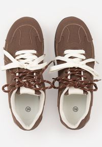 Renee - Brązowe Sneakersy z Podwójnym Sznurowaniem i Geometrycznymi Wstawkami Adrearah. Okazja: na co dzień. Kolor: brązowy. Wzór: geometria #4