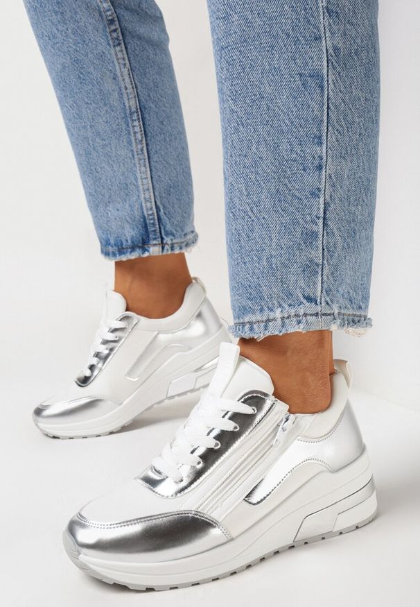 Born2be - Biało-Srebrne Sznurowane Sneakersy na Grubej Podeszwie z Błyszczącymi Wstawkami i Suwakiem Revilinsa. Zapięcie: zamek. Kolor: biały