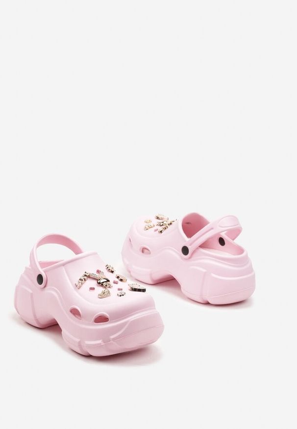 Born2be - Różowe Piankowe Płaskie Klapki z Aplikacjami i Paskiem na Pięcie Blifea. Okazja: na co dzień, na plażę, na spacer. Kolor: różowy. Wzór: aplikacja. Sezon: lato. Obcas: na płaskiej podeszwie. Styl: casual, elegancki