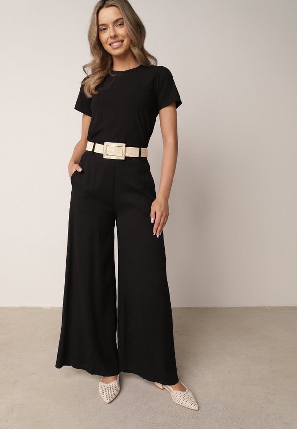 Born2be - Czarny Gładki T-shirt w Klasycznym Stylu Salodone. Okazja: do pracy, na co dzień. Kolor: czarny. Materiał: materiał, jeans. Wzór: gładki. Styl: klasyczny